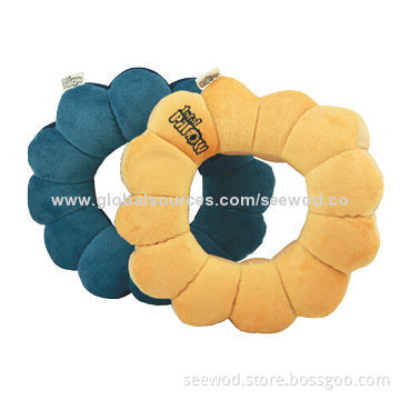 Twist travel pillow